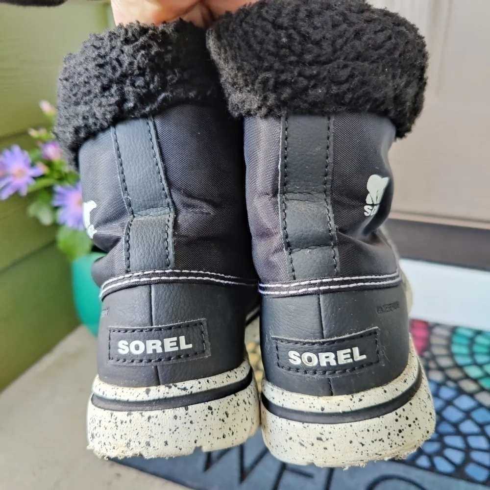 Sorel Winter Cozy Carnival Waterproof Boots Black & White Sherpa Lined Size 7.5
